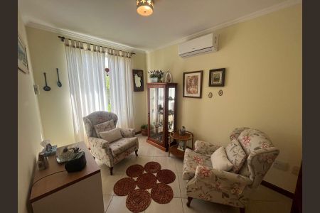 Casa de condomínio à venda com 260m², 4 quartos e sem vaga