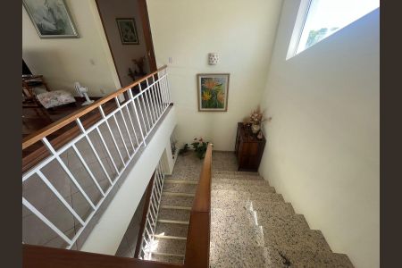 Casa de condomínio à venda com 260m², 4 quartos e sem vaga