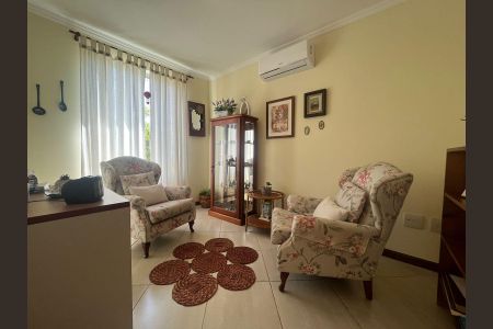 Casa de condomínio à venda com 260m², 4 quartos e sem vaga