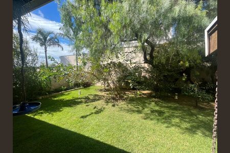 Casa de condomínio à venda com 260m², 4 quartos e sem vaga