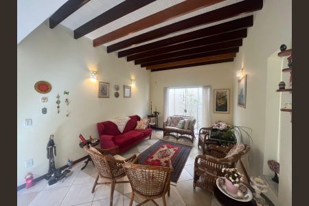 Casa de condomínio à venda com 260m², 4 quartos e sem vaga