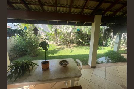 Casa de condomínio à venda com 260m², 4 quartos e sem vaga