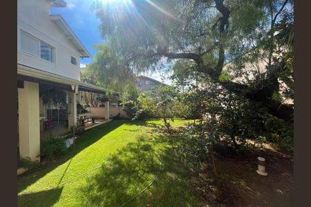 Casa de condomínio à venda com 260m², 4 quartos e sem vaga