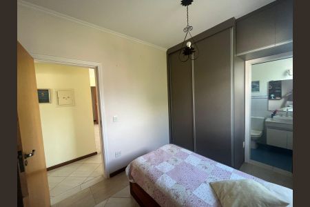 Casa de condomínio à venda com 260m², 4 quartos e sem vaga