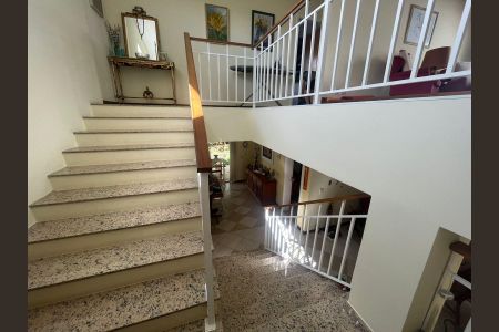 Casa de condomínio à venda com 260m², 4 quartos e sem vaga