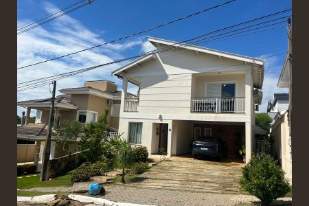 Casa de condomínio à venda com 260m², 4 quartos e sem vaga