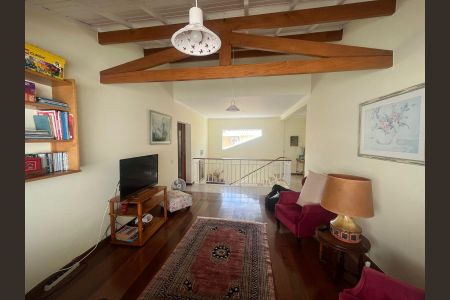 Casa de condomínio à venda com 260m², 4 quartos e sem vaga