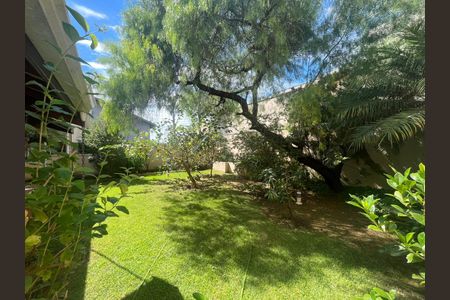 Casa de condomínio à venda com 260m², 4 quartos e sem vaga