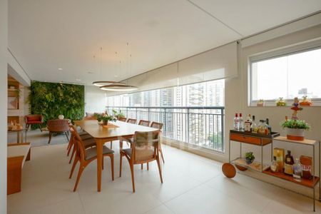 Apartamento à venda com 213m², 3 quartos e 4 vagas