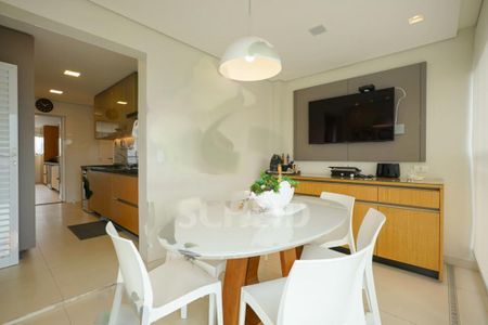 Apartamento à venda com 213m², 3 quartos e 4 vagas