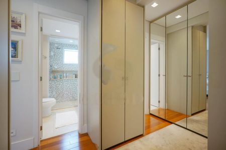 Apartamento à venda com 213m², 3 quartos e 4 vagas