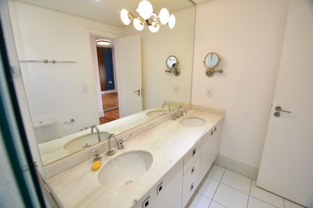 Apartamento para alugar com 130m², 3 quartos e 3 vagasBanheiro Suíte