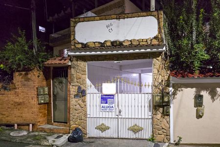 Casa para alugar com 80m², 2 quartos e 1 vaga Casa para alugar com 80m², 2 quartos e 1 vagaFachada + placa