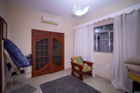 Sala de casa para alugar com 2 quartos, 80m² em Porto Novo, São Gonçalo