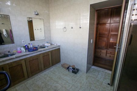 Casa para alugar com 285m², 3 quartos e 5 vagasBanheiro da Suíte