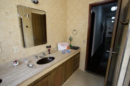 Casa para alugar com 285m², 3 quartos e 5 vagasBanheiro Social
