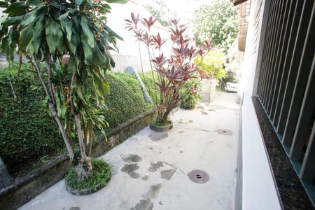 Casa para alugar com 285m², 3 quartos e 5 vagasCorredor Lateral