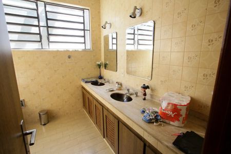 Casa para alugar com 285m², 3 quartos e 5 vagasBanheiro Social