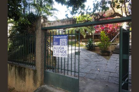 Casa para alugar com 285m², 3 quartos e 5 vagasFachada