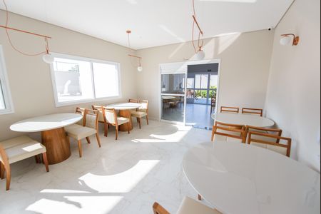 Apartamento para alugar com 108m², 3 quartos e 2 vagas Apartamento para alugar com 108m², 3 quartos e 2 vagasÁrea comum - Salão de festas