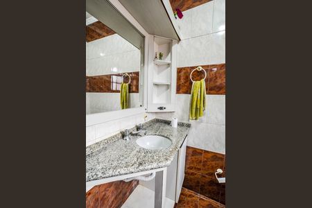Casa para alugar com 70m², 2 quartos e 1 vaga Casa para alugar com 70m², 2 quartos e 1 vagaBanheiro Social