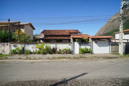 Casa de condomínio para alugar com 525m², 3 quartos e 2 vagas Casa de condomínio para alugar com 525m², 3 quartos e 2 vagasFachada