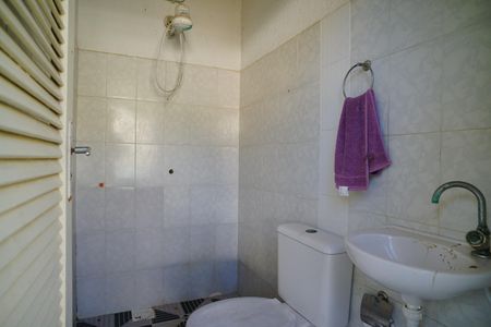 Casa de condomínio para alugar com 525m², 3 quartos e 2 vagas Casa de condomínio para alugar com 525m², 3 quartos e 2 vagasBanheiro de serviço