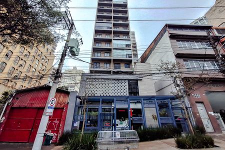 Studio para alugar com 33m², 1 quarto e 1 vaga Studio para alugar com 33m², 1 quarto e 1 vagaFachada com Plaquinha