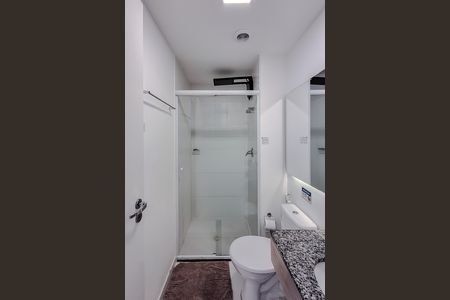 Banheiro de kitnet/studio para alugar com 1 quarto, 33m² em Liberdade, São Paulo