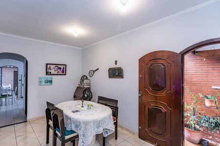Casa à venda com 130m², 2 quartos e 3 vagas Casa à venda com 130m², 2 quartos e 3 vagasSala