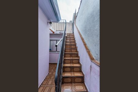 Casa à venda com 130m², 2 quartos e 3 vagas Casa à venda com 130m², 2 quartos e 3 vagasEscada