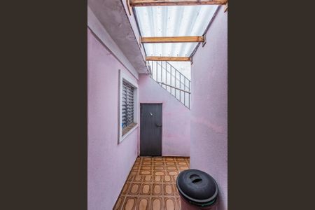 Casa à venda com 130m², 2 quartos e 3 vagas Casa à venda com 130m², 2 quartos e 3 vagasCorredor