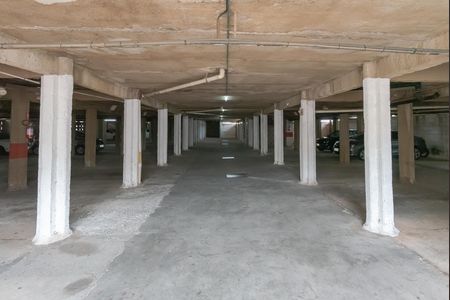 Apartamento para alugar com 75m², 2 quartos e 1 vaga Apartamento para alugar com 75m², 2 quartos e 1 vagaGaragens