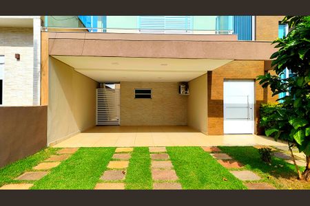 Casa de condomínio para alugar com 250m², 4 quartos e 4 vagas
