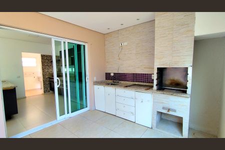 Casa de condomínio para alugar com 250m², 4 quartos e 4 vagas