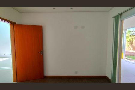 Casa de condomínio para alugar com 250m², 4 quartos e 4 vagas
