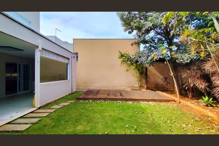 Casa de condomínio para alugar com 250m², 4 quartos e 4 vagas