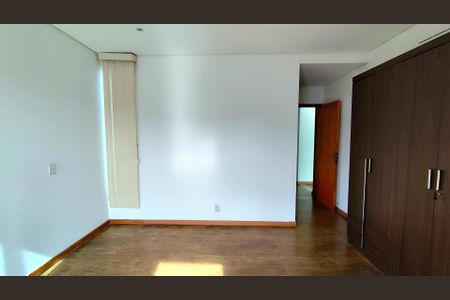 Casa de condomínio para alugar com 250m², 4 quartos e 4 vagas