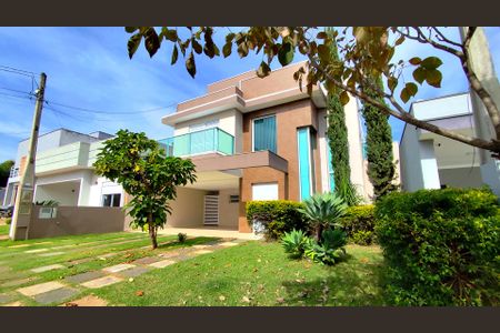 Casa de condomínio para alugar com 250m², 4 quartos e 4 vagas