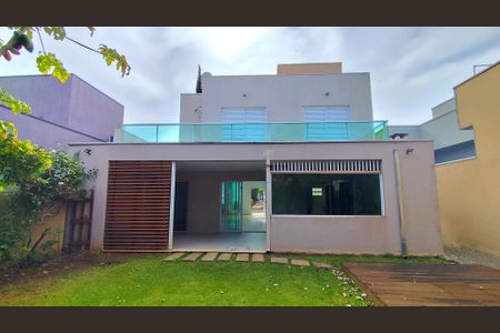 Casa de condomínio para alugar com 250m², 4 quartos e 4 vagas
