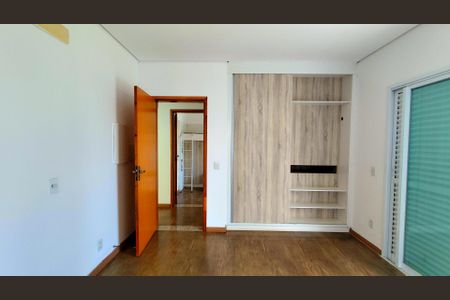 Casa de condomínio para alugar com 250m², 4 quartos e 4 vagas
