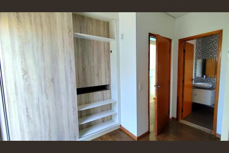 Casa de condomínio para alugar com 250m², 4 quartos e 4 vagas