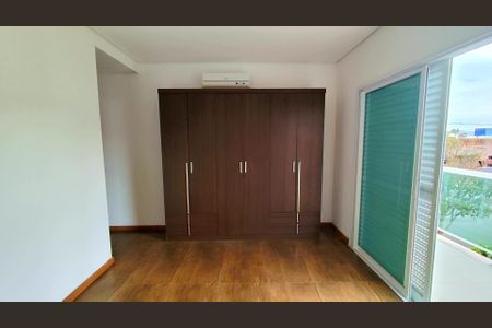 Casa de condomínio para alugar com 250m², 4 quartos e 4 vagas