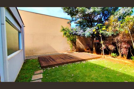 Casa de condomínio para alugar com 250m², 4 quartos e 4 vagas