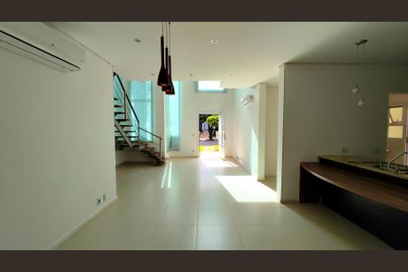 Casa de condomínio para alugar com 250m², 4 quartos e 4 vagas