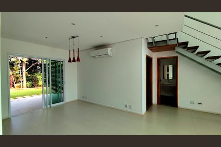 Casa de condomínio para alugar com 250m², 4 quartos e 4 vagas