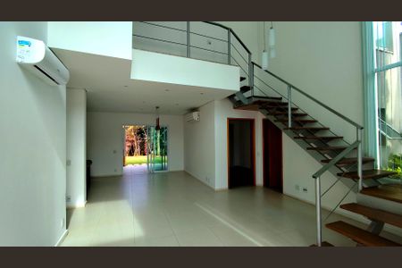 Casa de condomínio para alugar com 250m², 4 quartos e 4 vagas