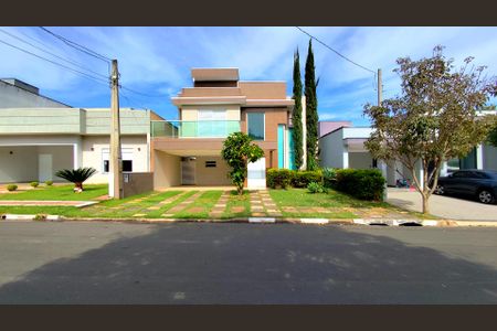 Casa de condomínio para alugar com 250m², 4 quartos e 4 vagas