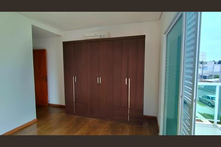 Casa de condomínio para alugar com 250m², 4 quartos e 4 vagas