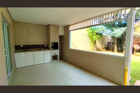 Casa de condomínio para alugar com 250m², 4 quartos e 4 vagas